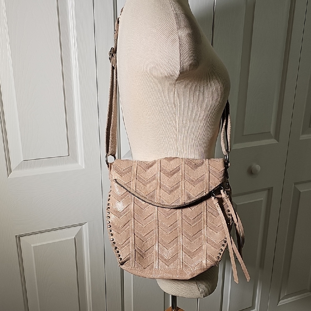 Stylish‎ Tan Crossbody Bagzipper Closure. Adjustable Wide Strap.